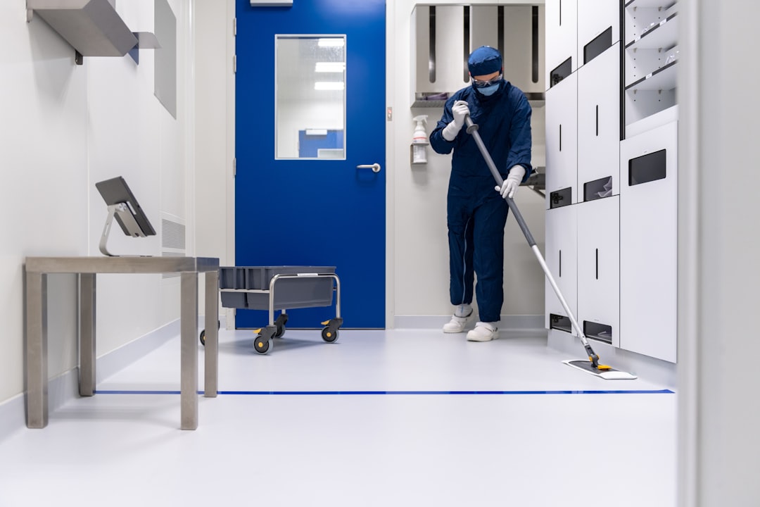 services-03 Cleanroom cleaner, cleaning laboratory environment